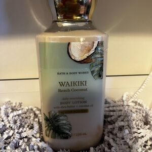 Bath & Body Works Waikiki Beach Coconut Daily Nourishing Body Lotion